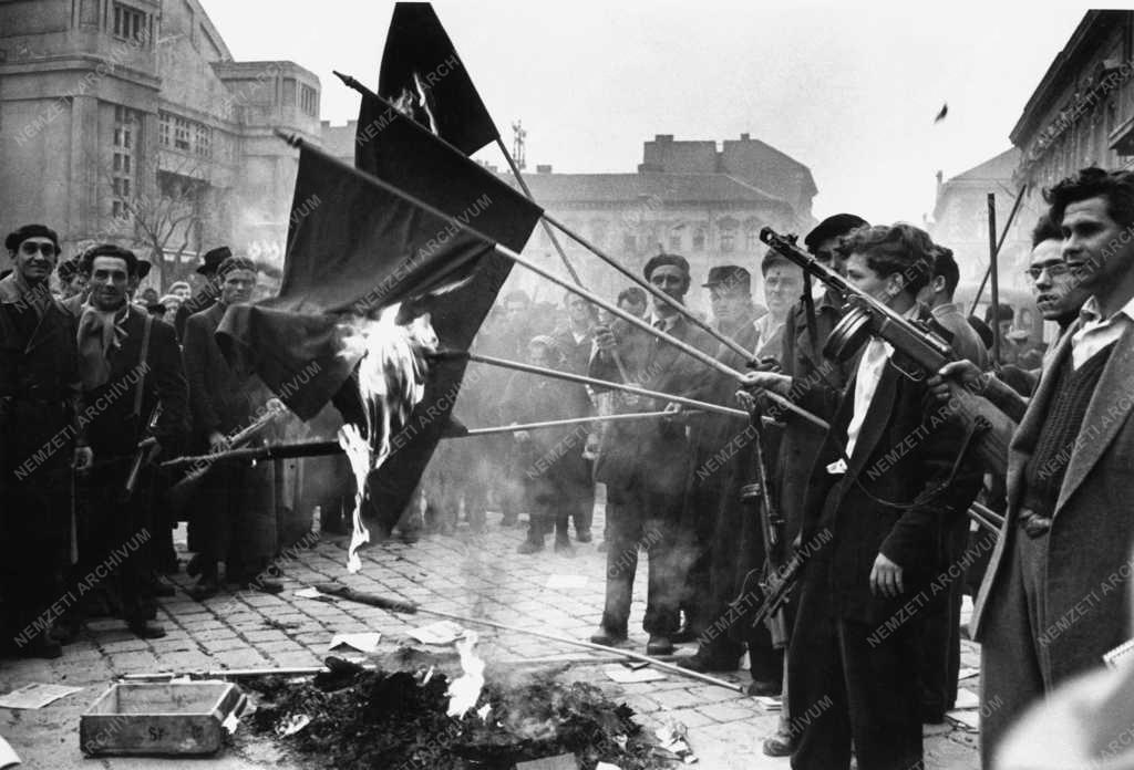Belpolitika - '56-os forradalom - Köztársaság tér