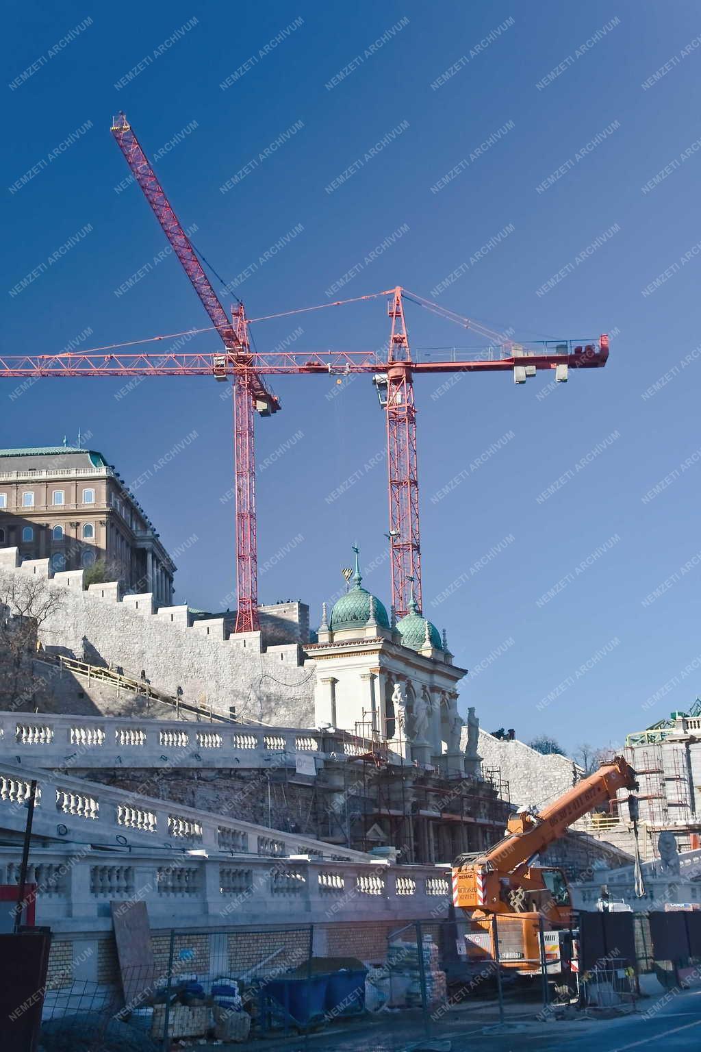 Műemlékvédelem - Rekonstrukció - A Várbazár felújítása