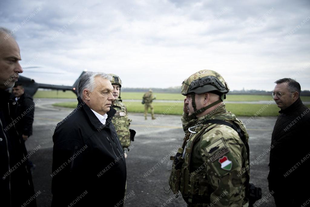 Orbán Viktor az Adaptive Hussars '23 hadgyakorlaton