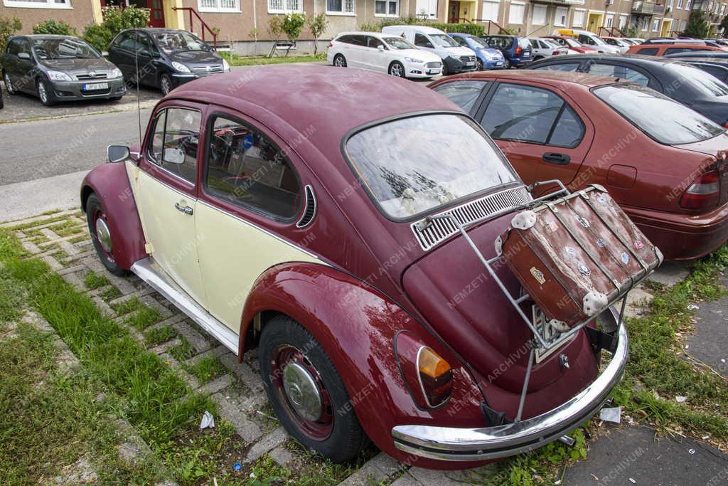 Közlekedés - Budapest - Volkswagen Bogár autó