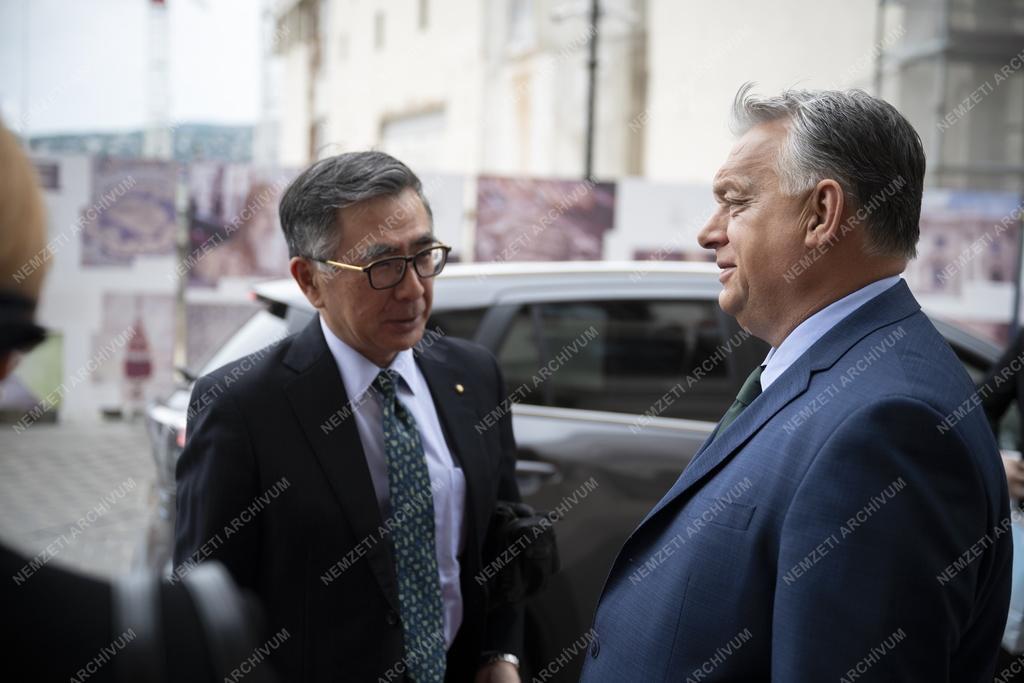 Orbán Viktor a Suzuki elnök-vezérigazgatójával tárgyalt