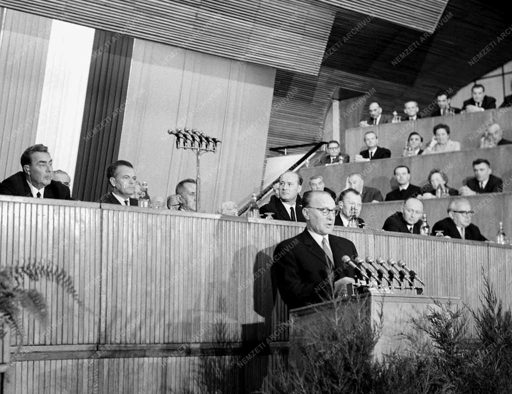 Politika – Magyar-szovjet barátsági nagygyűlés