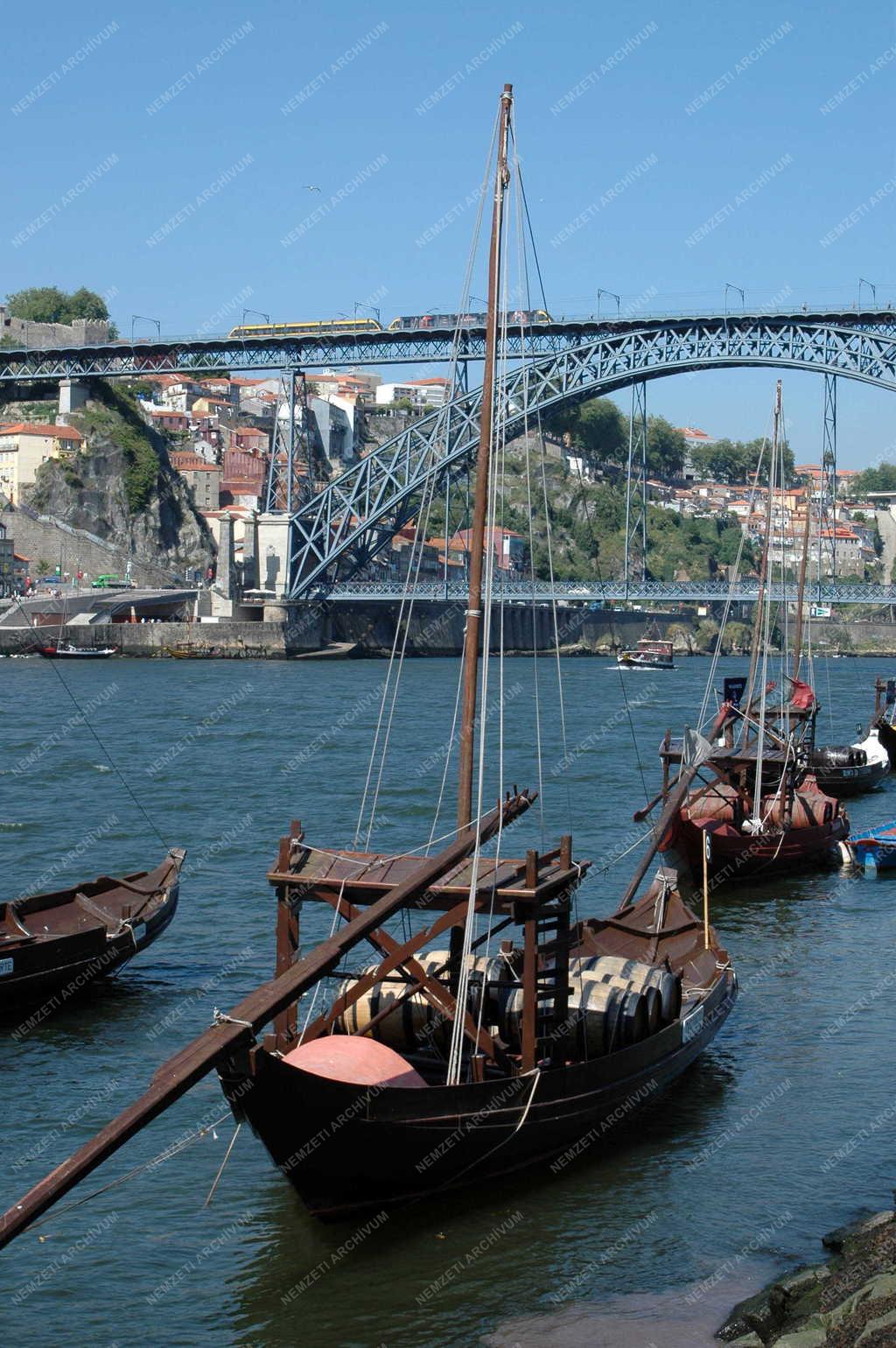 Városkép - Portugália - Porto - Borszállító hajó