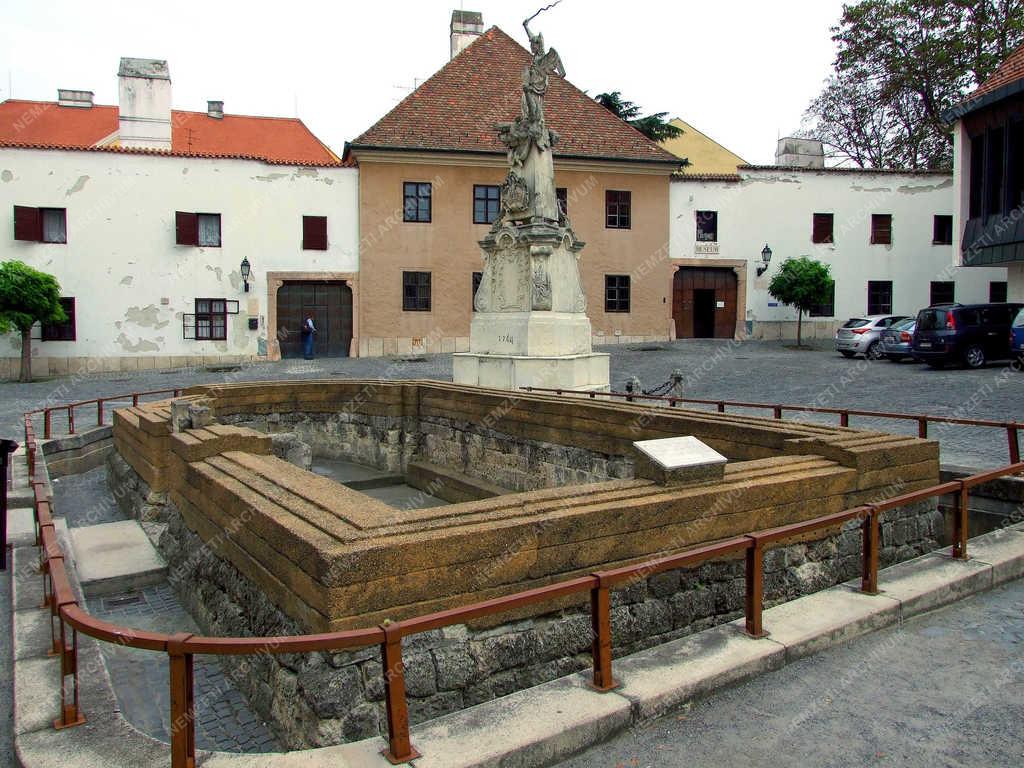 Városkép - Győr - Apor Vilmos püspök tere 
