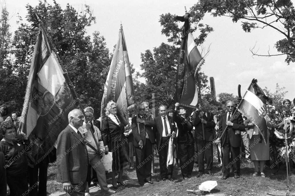 Belpolitika - Nagy Imre és mártírtársai újratemetése