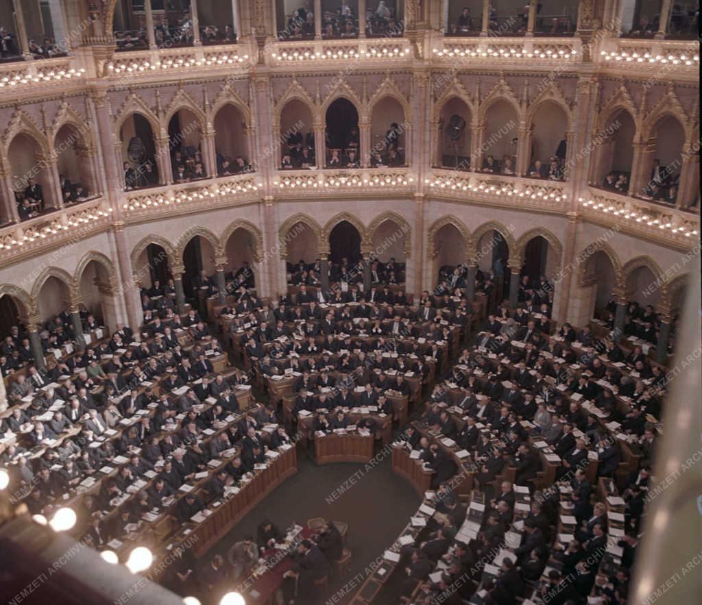 Belpolitika - Termelőszövetkezetek Első Országos Kongresszusa