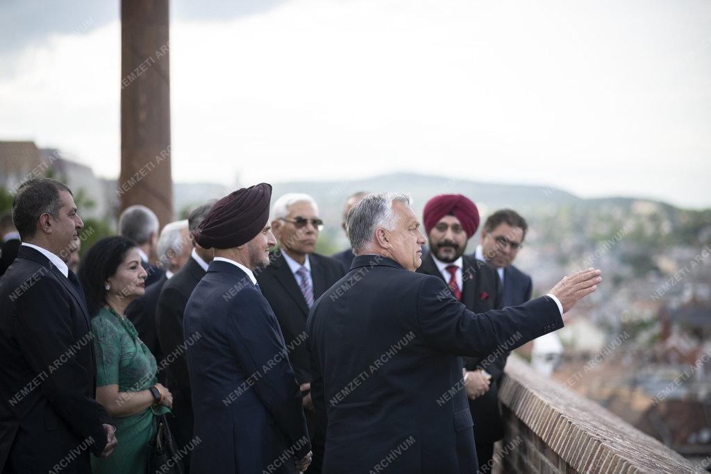 Orbán Viktor az Apollo Tyres vezetőségével tárgyalt