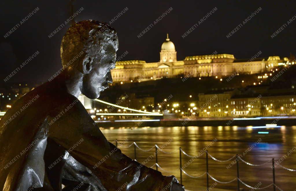 Műalkotás - Budapest - József Attila emlékmű