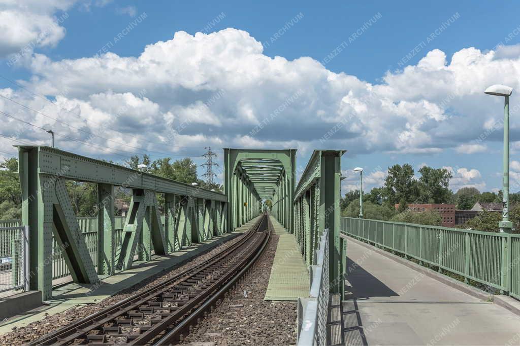 Közlekedés -  Budapest - Az északi összekötő vasúti híd