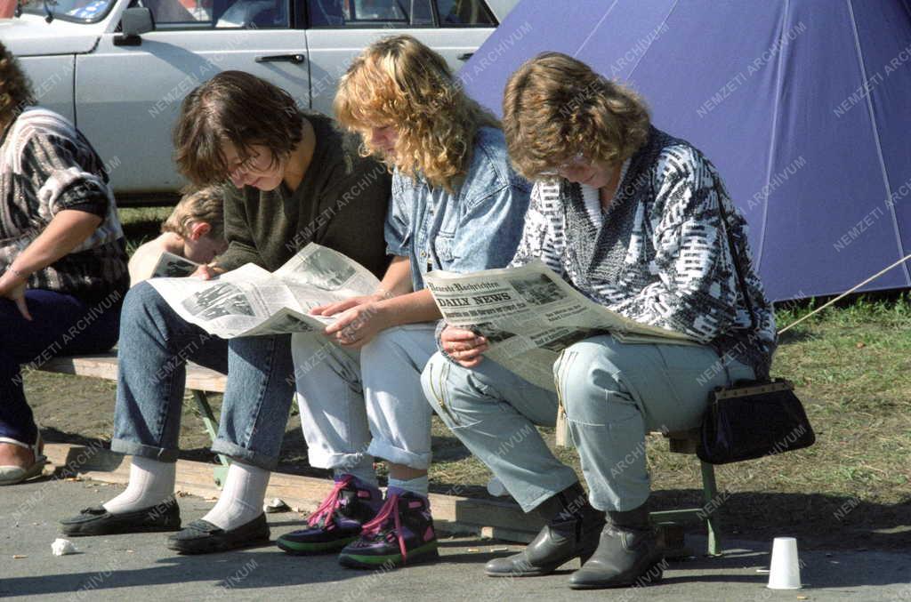 Menekültek - Kiutazásra váró NDK menekültek Magyarországon