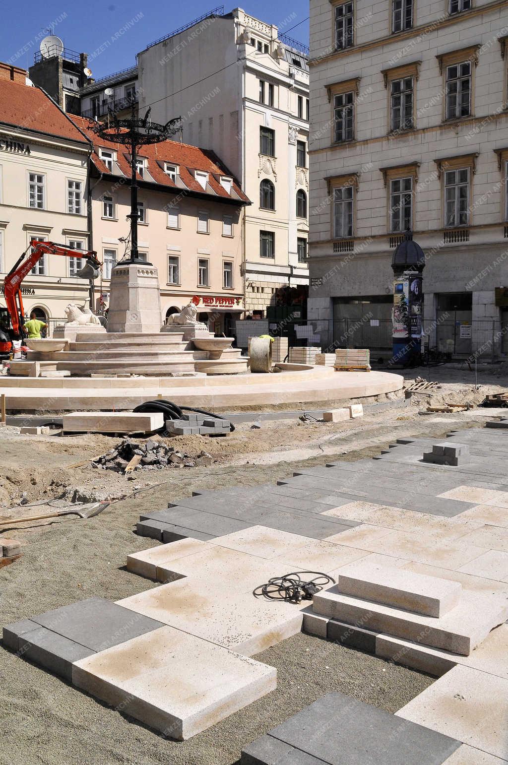 Építőipar - Budapest - Megújul a Vörösmarty tér