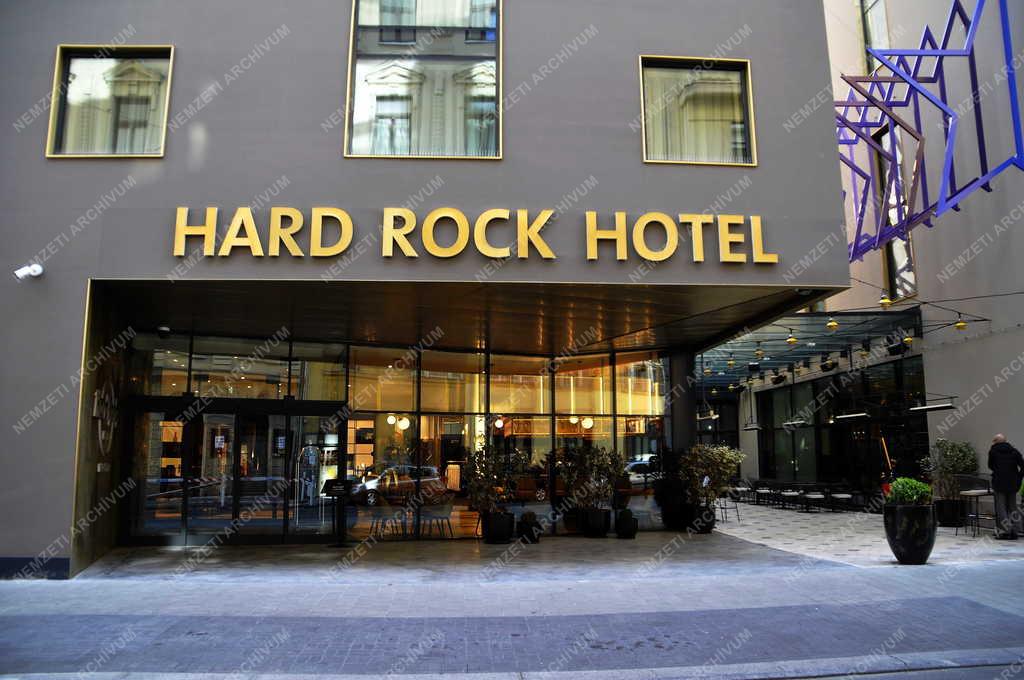 Idegenforgalom - Megnyílt az ötcsillagos Hard Rock Hotel Budapest