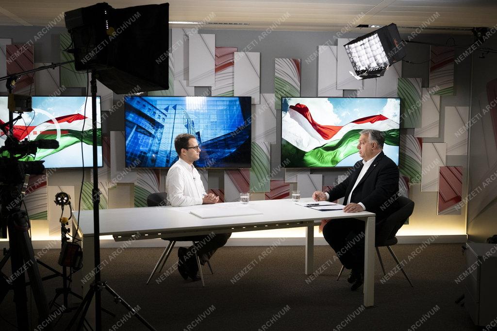 Miniszterelnöki interjú a Kossuth Rádióban