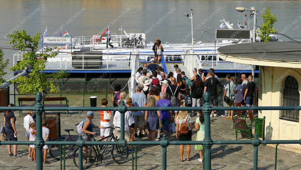 Turizmus - Budapest - Szárnyashajóval Esztergomba