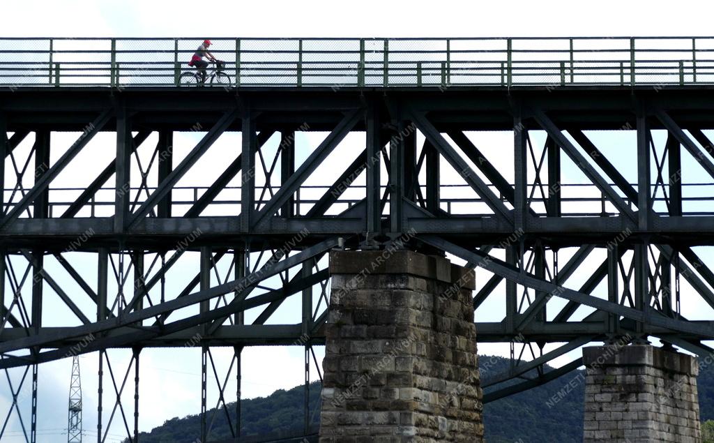 Közlekedés - Biatorbágy - Biatorbágyi vasúti viadukt