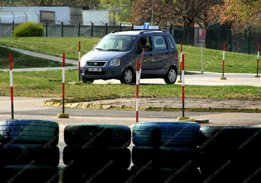 Közlekedés - Budapest - Kezdő autóvezető oktatása