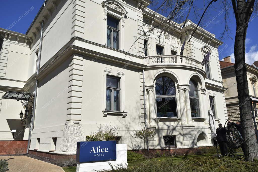Idegenforgalom - Budapest - Alice Hotel