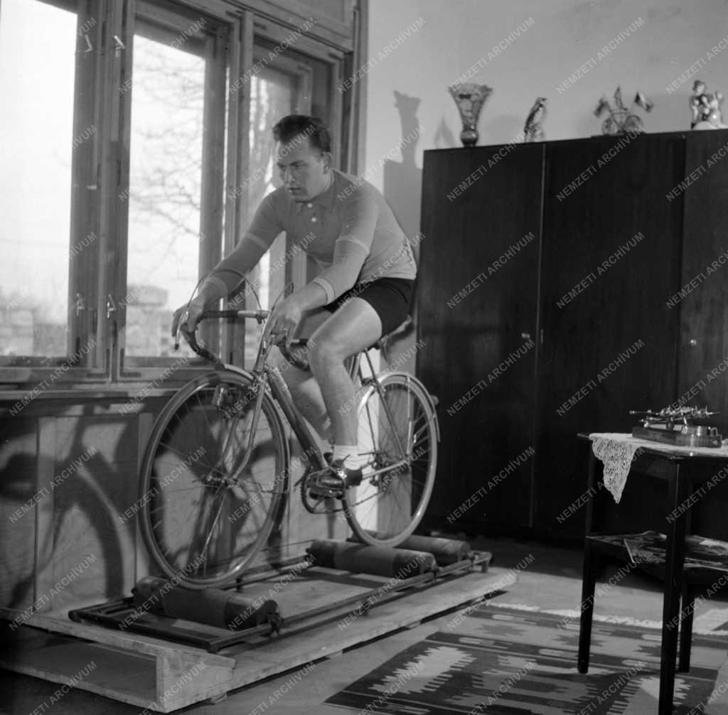 Sport - Szabó Lajos kerékpárversenyző felkészülése