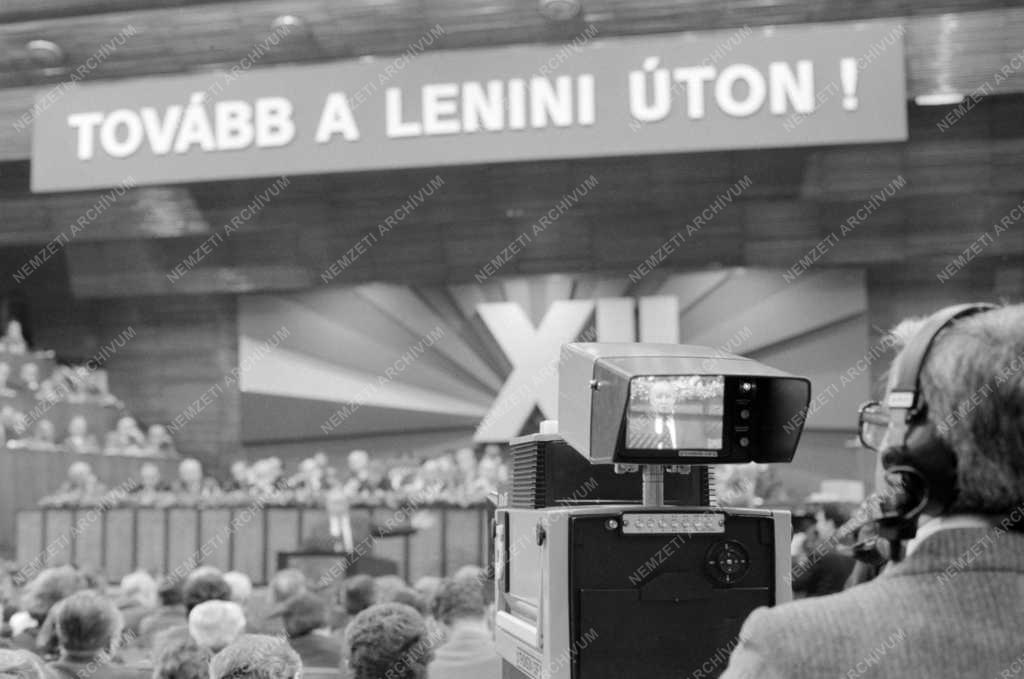 Belpolitika - Kádár János beszél az MSZMP XII. kongresszusán