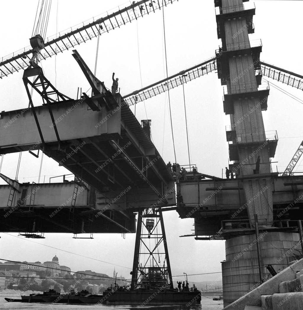 Hídépítés - Épül az új Erzsébet híd 