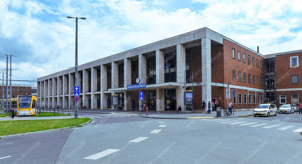 Vasúti közlekedés - Debrecen - Vasútállomás