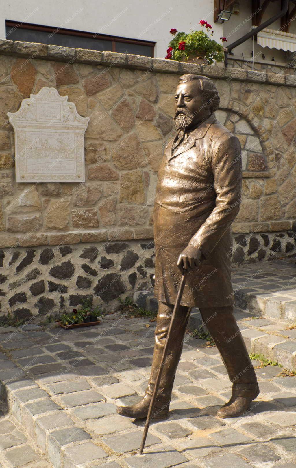 Városkép - Verőce - Ybl Miklós építész szobra