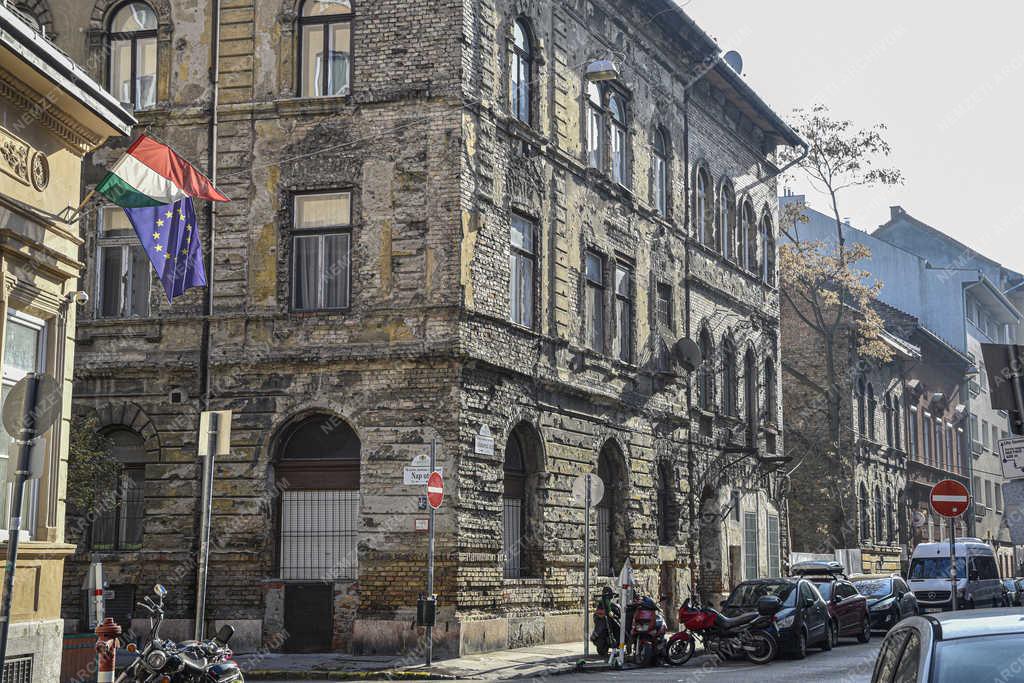 Épületfotó - Budapest - Romos régi bérház 