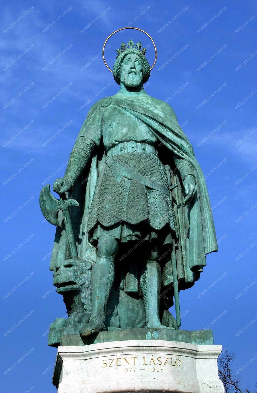 Köztéri szobor - Budapest - Szent László szobra a Hősök terén