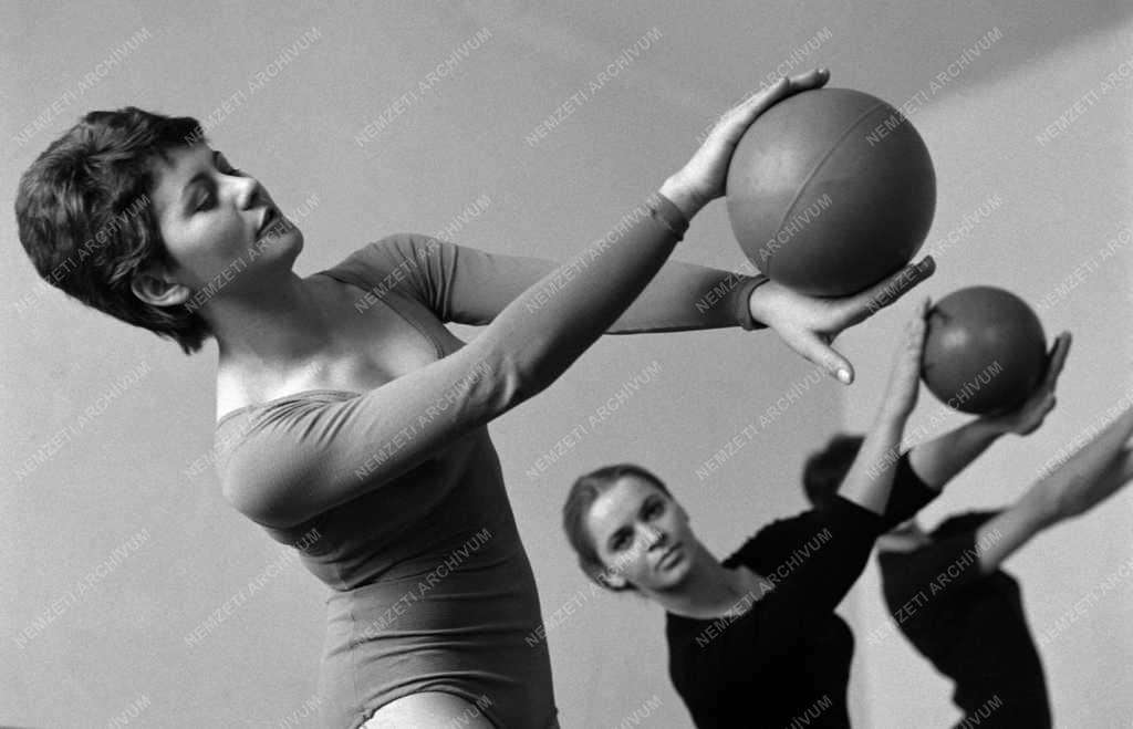 Sport - A II. Modern Gimnasztikai Világbajnokságra készül a magyar válogatott