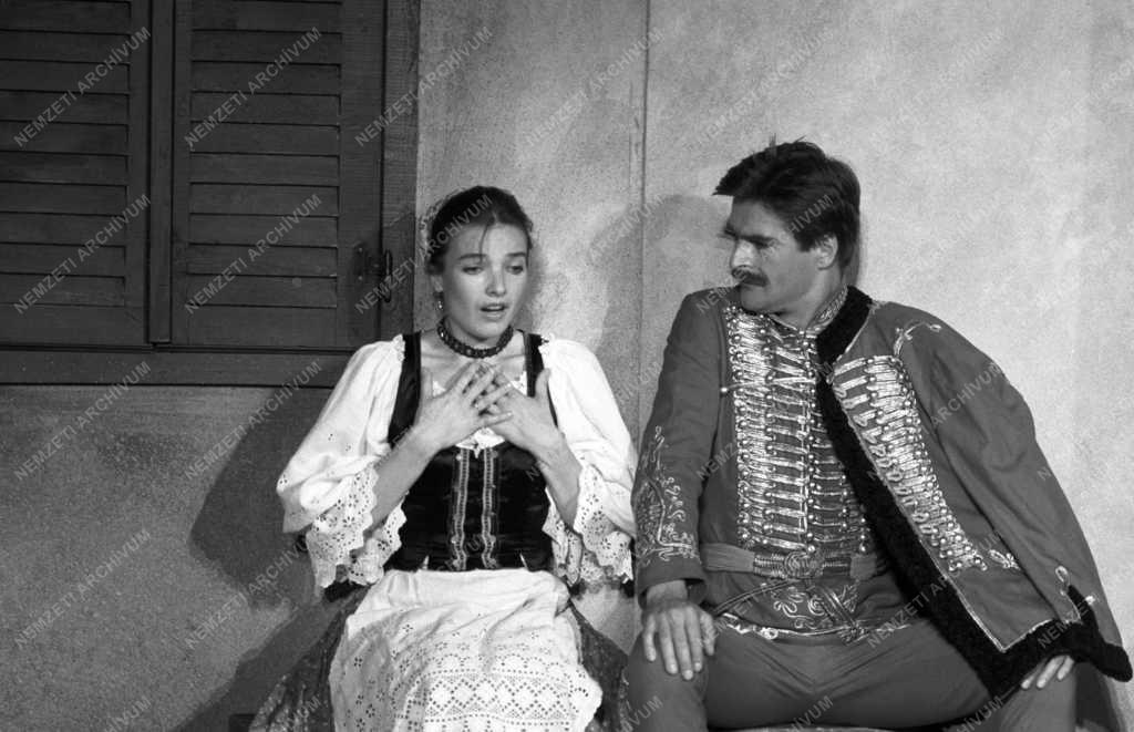 Kultúra - Színház - Szentendrei Teátrum 88 - A piros bugyelláris
