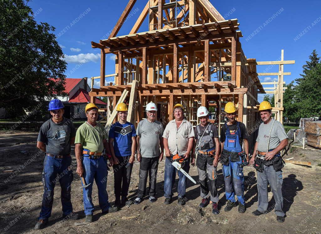 Egyház - Tradicionális fatemplom épül Debrecen-Felsőjózsán