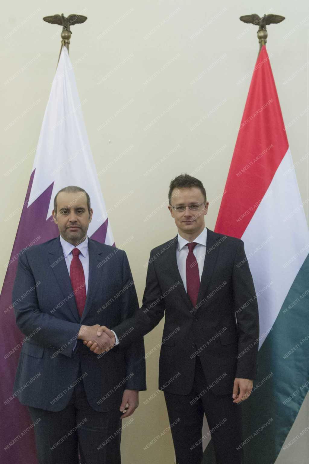 Szijjártó Péter a magyar-katari gazdasági kapcsolatokról egyeztetett