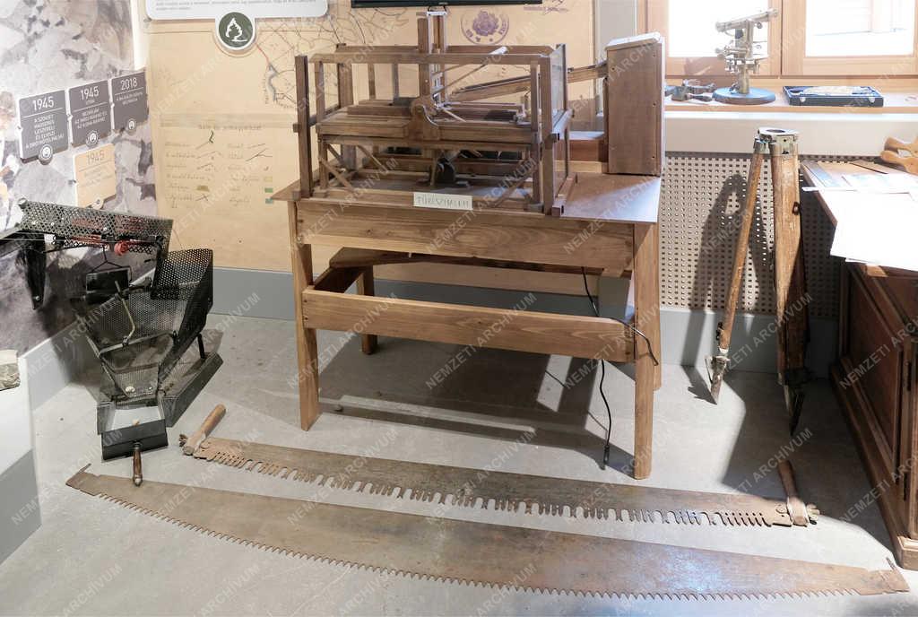 Természettudomány - Királyrét - Látogatóközpont