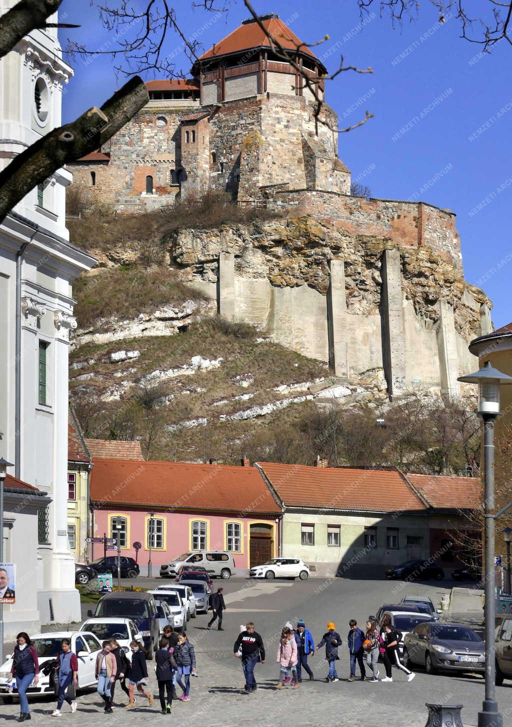 Városkép - Esztergom - Mindszenty hercegprímás tér és a királyi vár