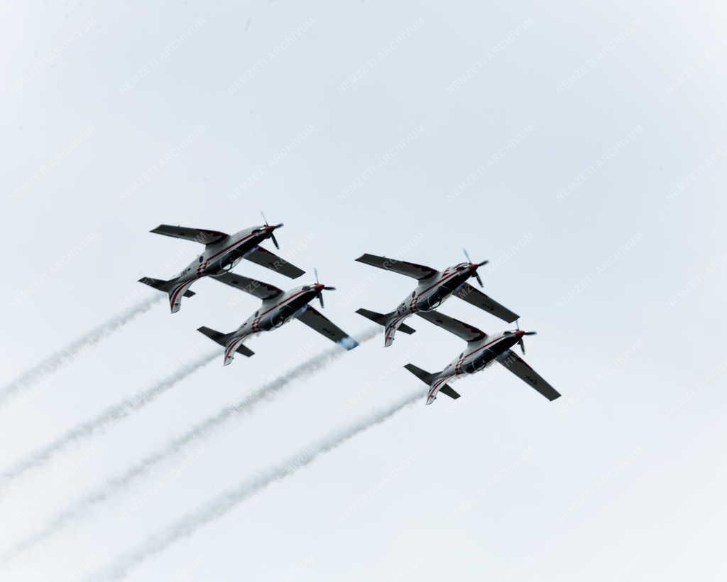 Fegyveres erők - Szórakozás - Kecskeméti Nemzetközi Repülőnap és Haditechnikai Bemutató