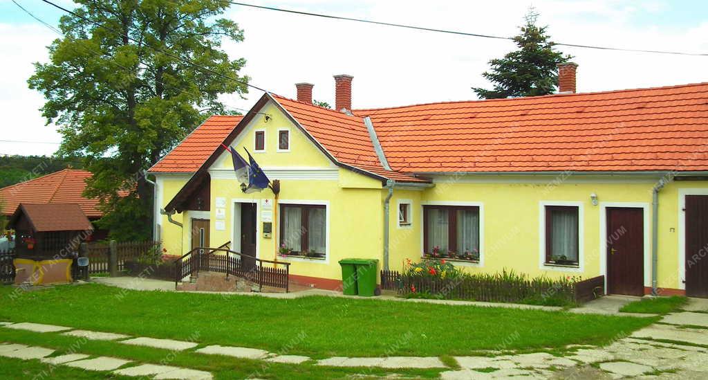 Középület - Ispánk - Az önkormányzat épülete