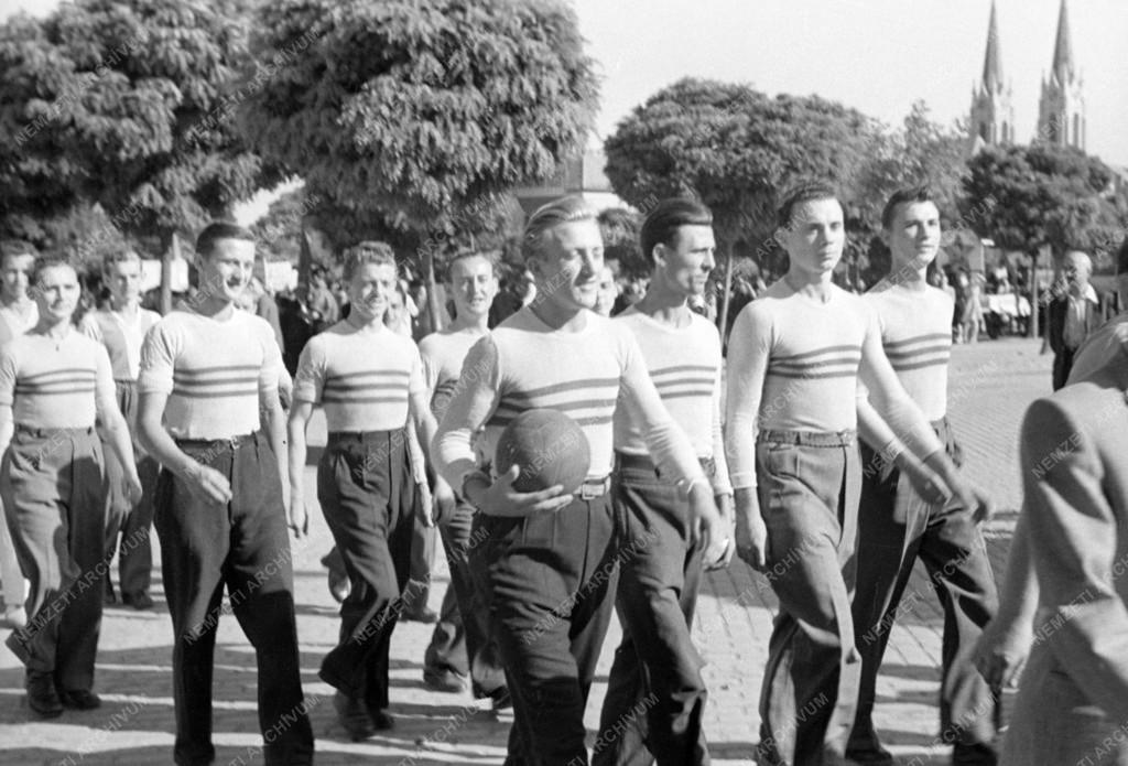 Belpolitika - A Magyar Kommunista Párt (MKP) szegedi nagygyűlése