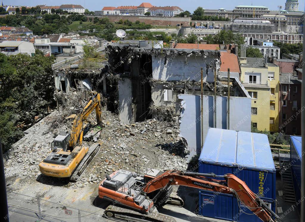 Építőipar - Budapest - MTI laborház bontása