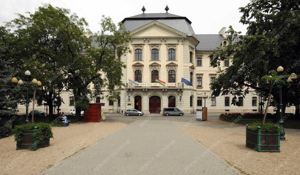 Oktatási létesítmény - Az Esterházy Károly Főiskola