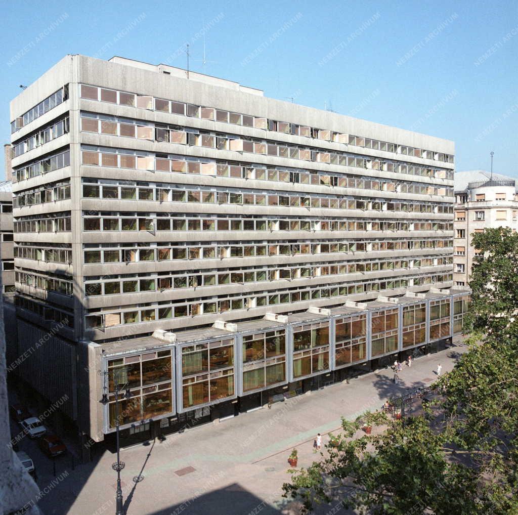 Városkép - Vörösmarty tér