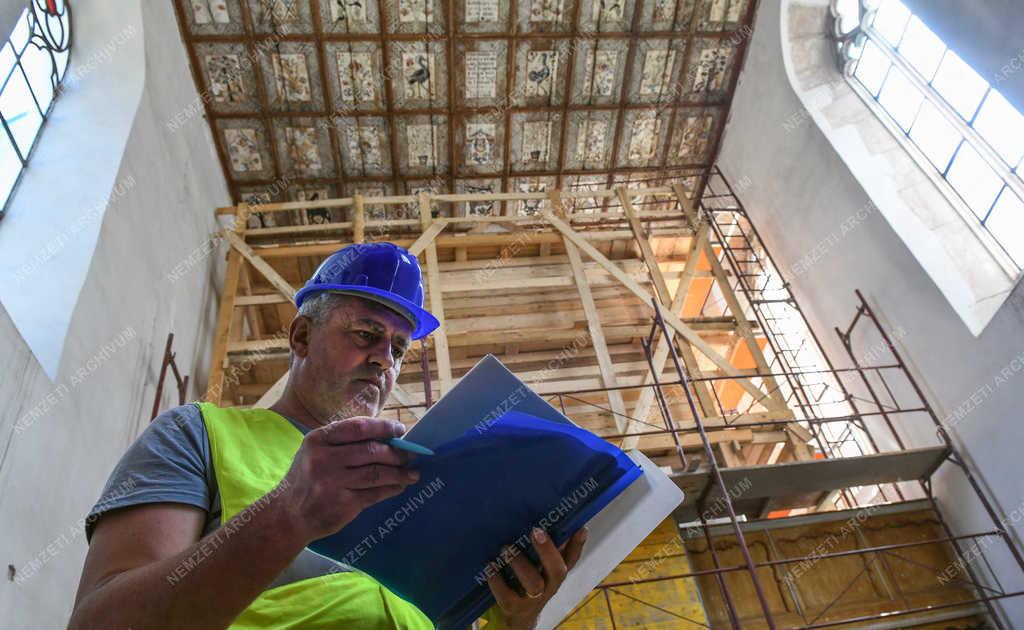 Műemlékvédelem - Bánffyhunyad - A református templom felújítása