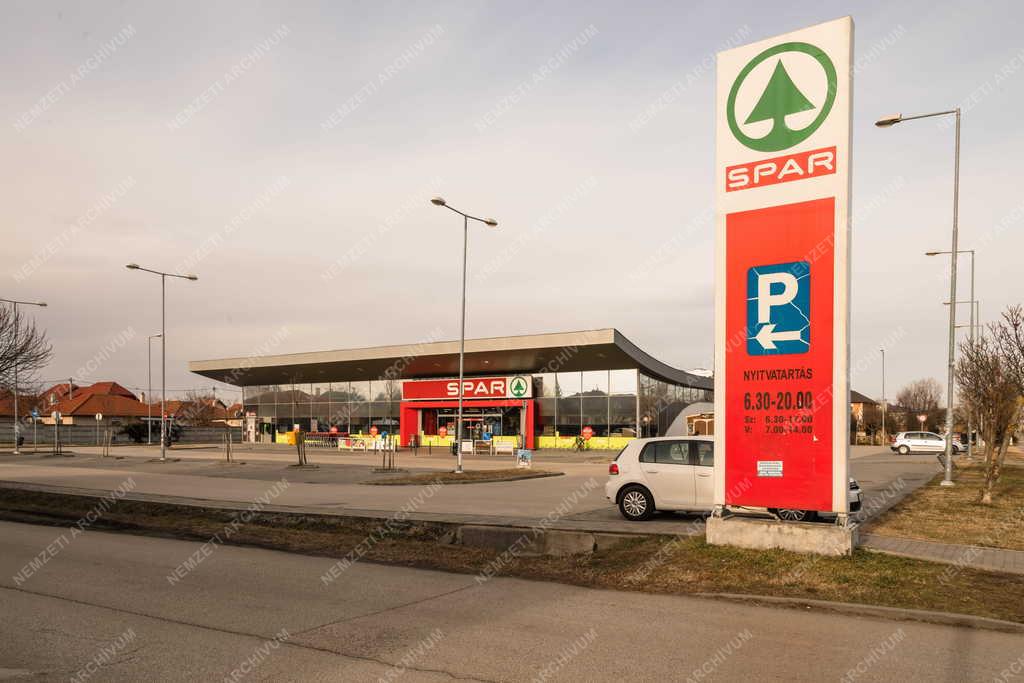 Kereskedelem - Halásztelek -  Spar élelmiszeráruház