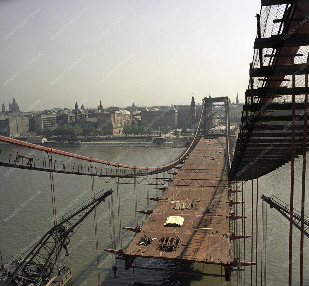 Építkezés - Épül az Erzsébet híd   