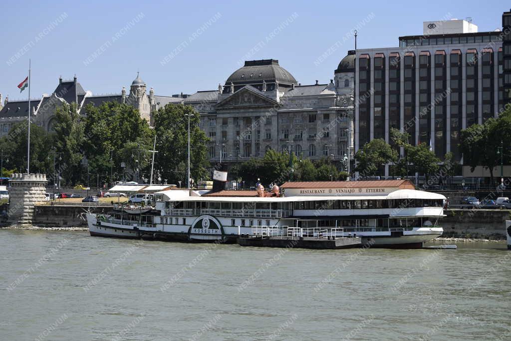 Vízi közlekedés - Budapest - Kossuth Múzeumhajó