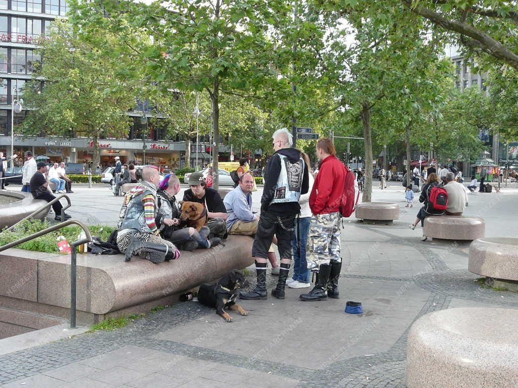 Berlin - Hippik a Breitscheidplatz téren
