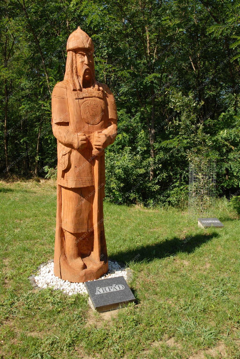Kultúra - Geszteréd - Aranyszablya emlékhely