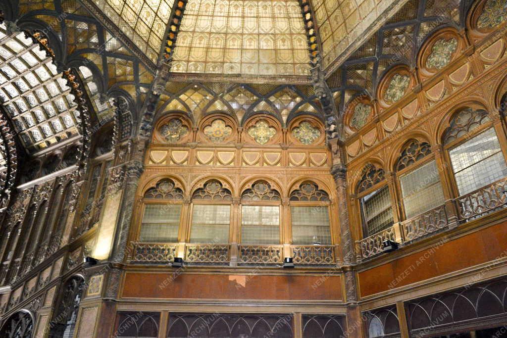 Épület - Budapest - A Párizsi udvar 