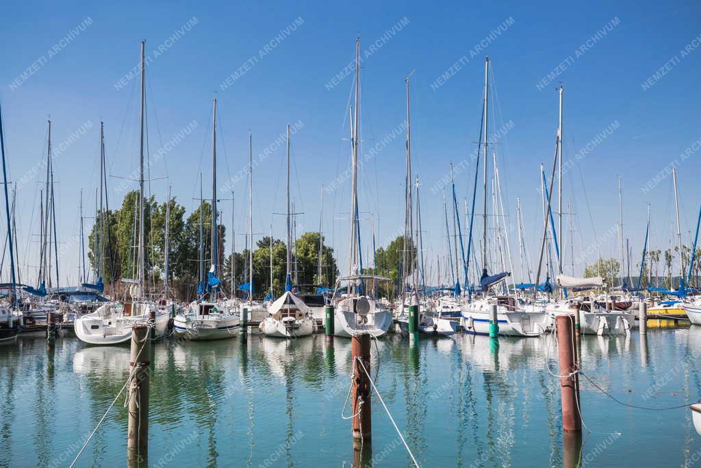 Tájkép - Balatonföldvár - Vitorláshajók 