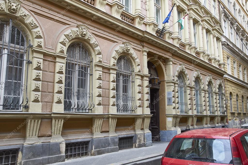 Egészségügy - Budapest - Fogászati és Szájsebészeti Oktató Intézet
