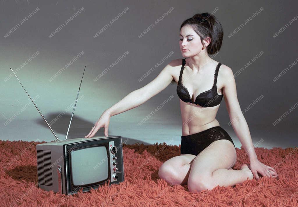 Reklám - Minivizor Camping televíziókészülék  